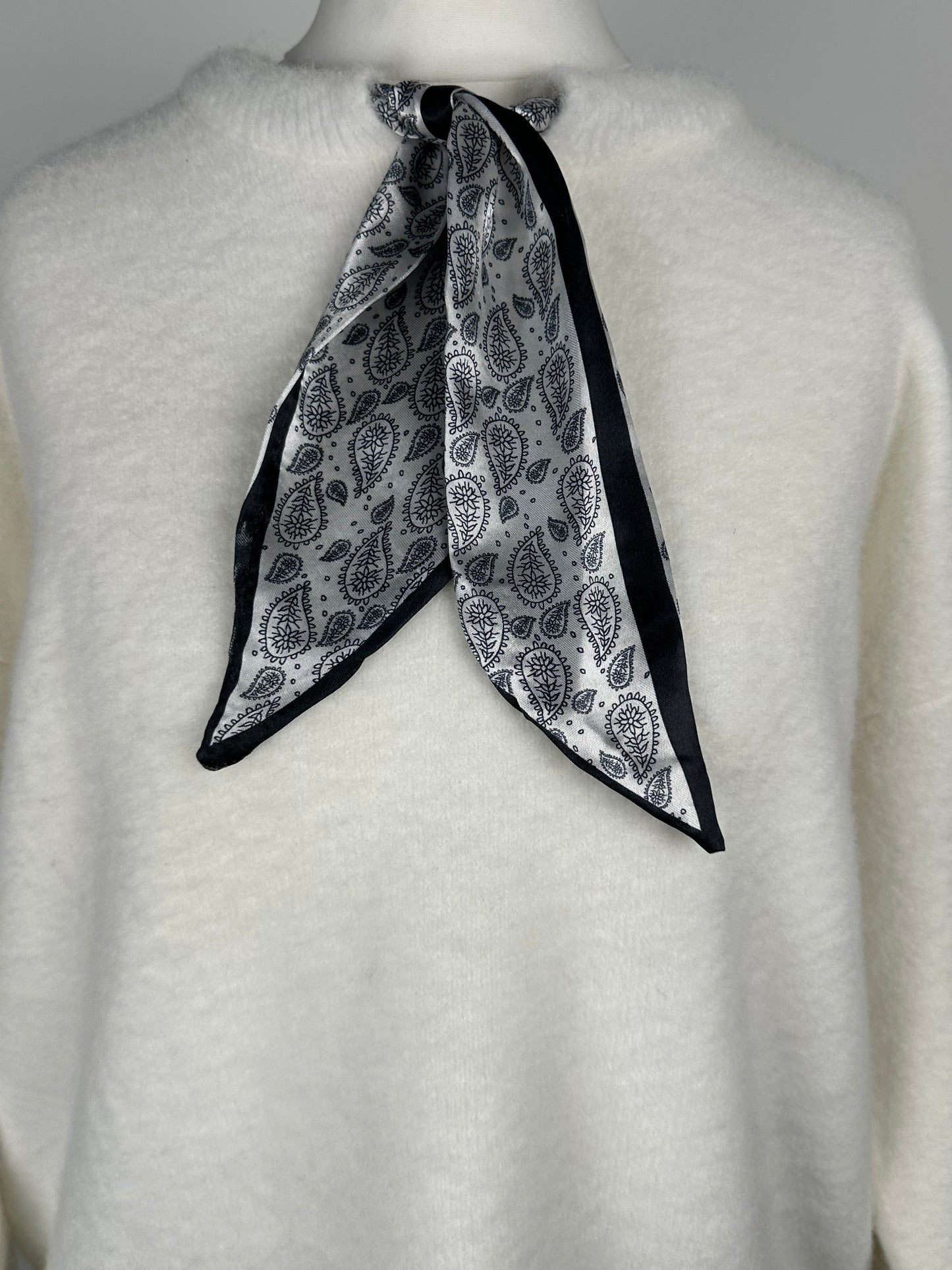 Pull foulard intégré