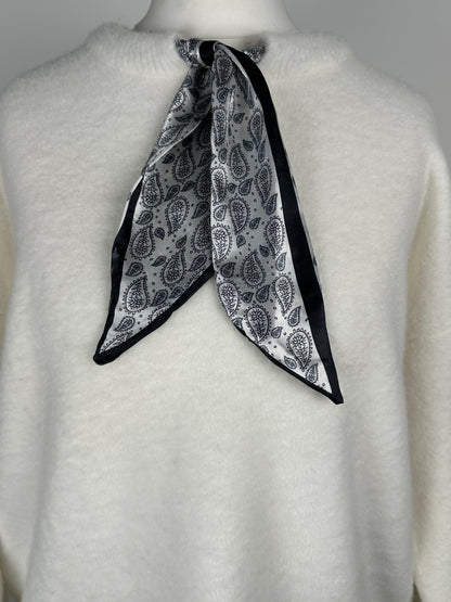 Pull foulard intégré