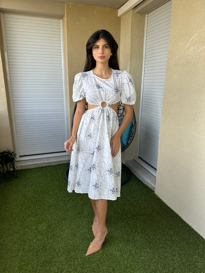 Robe à découpe et détail anneaux