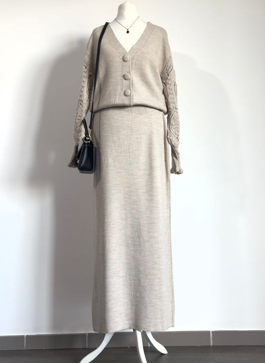 Ensemble cardigan et jupe beige