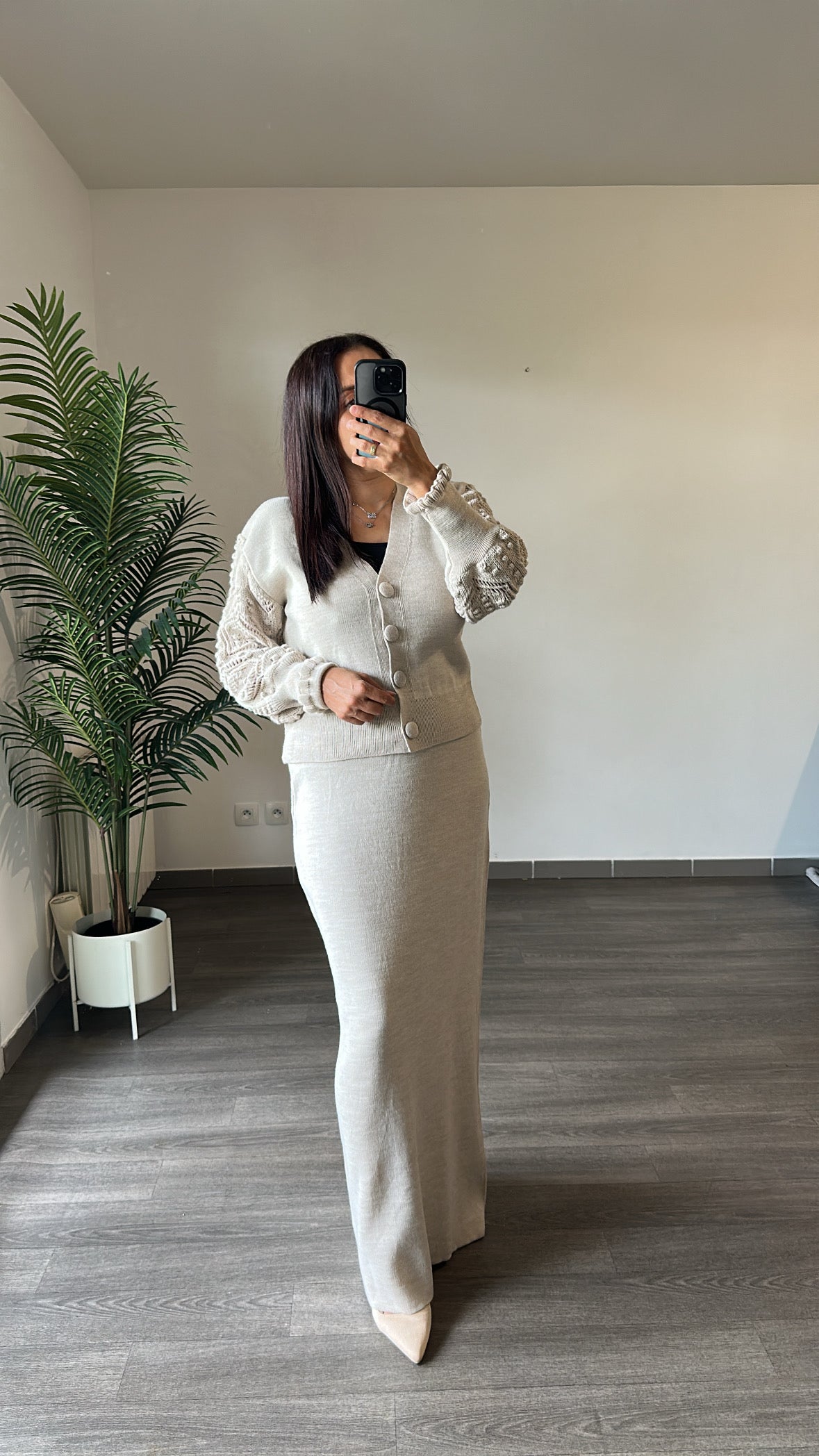Ensemble cardigan et jupe beige