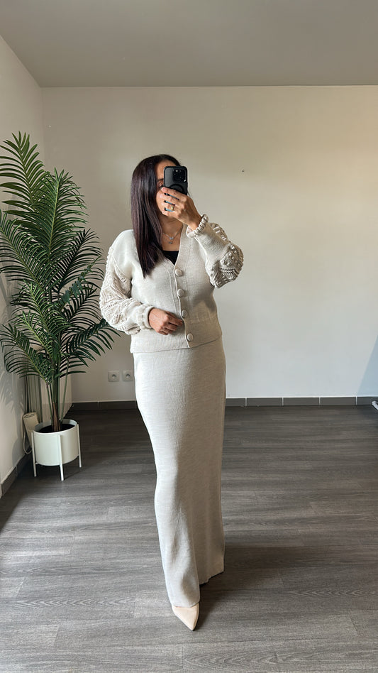 Ensemble cardigan et jupe beige