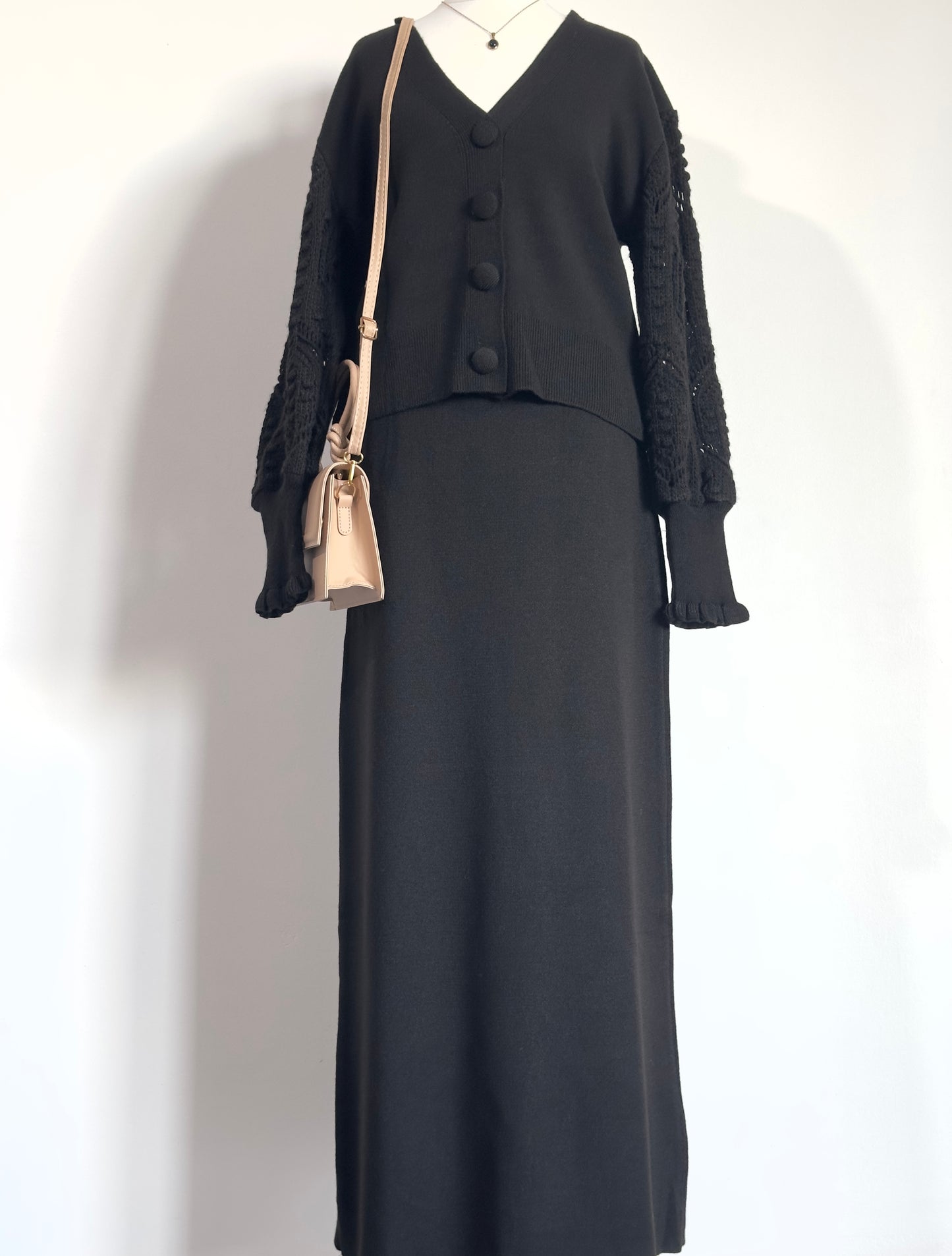 Ensemble cardigan et jupe noir