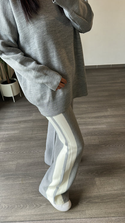 Ensemble pull & pantalon gris clair
