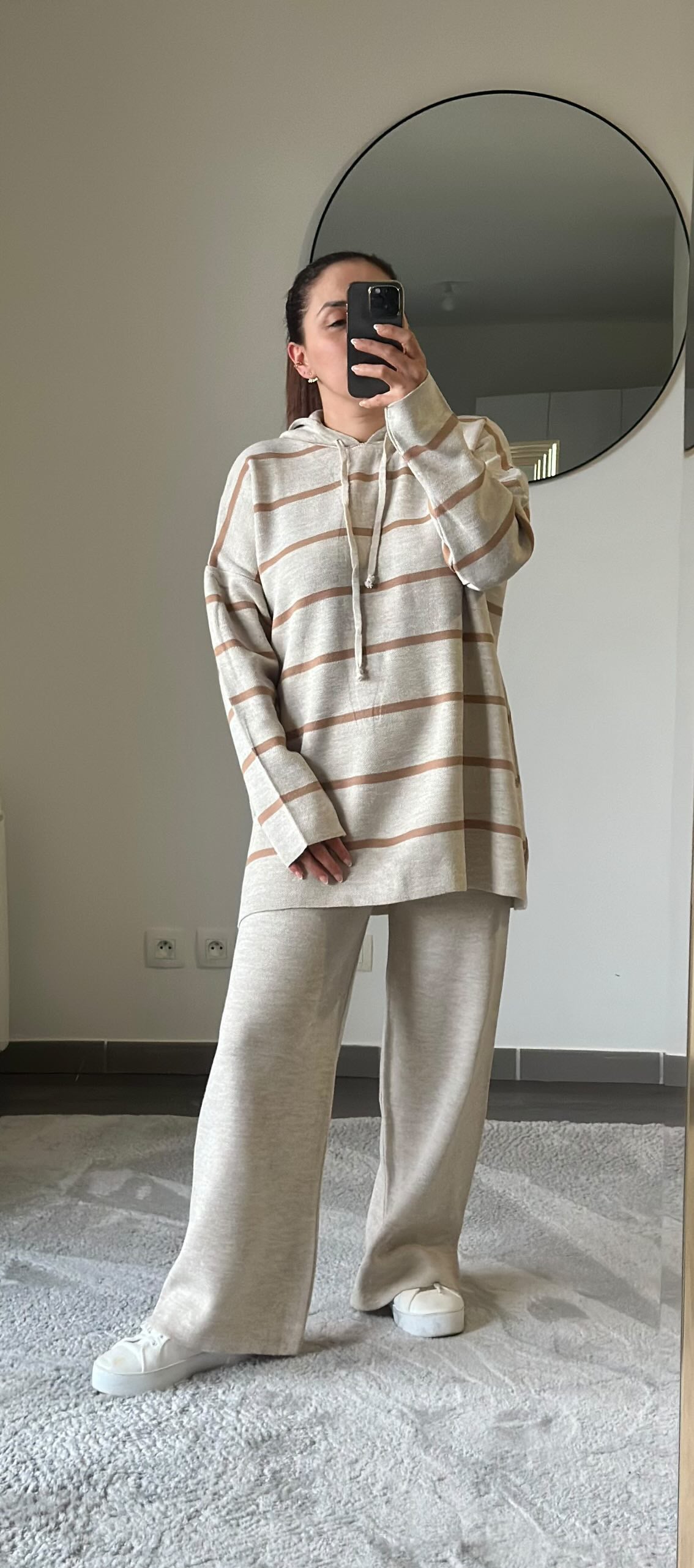 Ensemble pull à capuche et pantalon