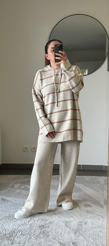 Ensemble pull à capuche et pantalon