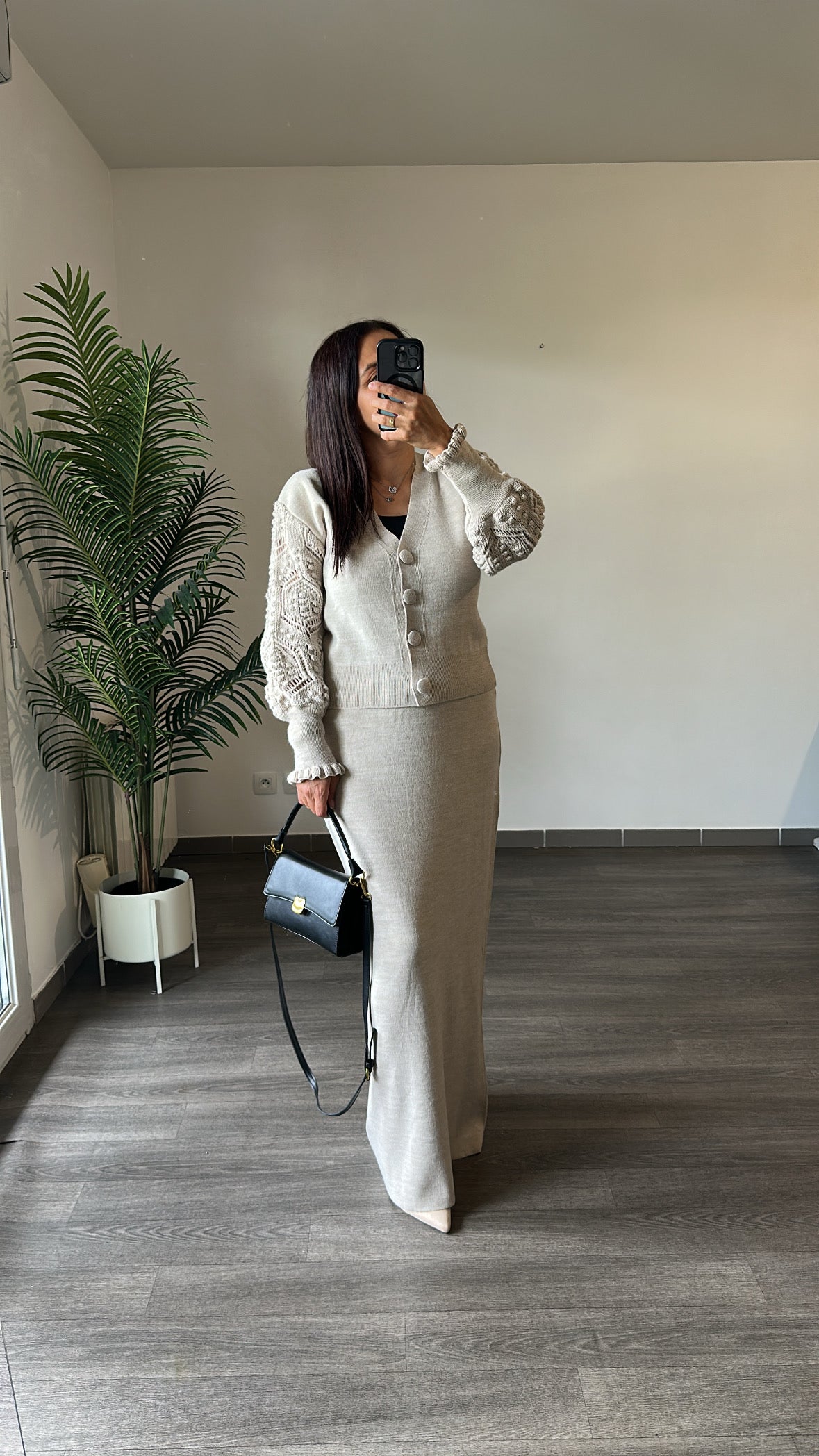 Ensemble cardigan et jupe beige