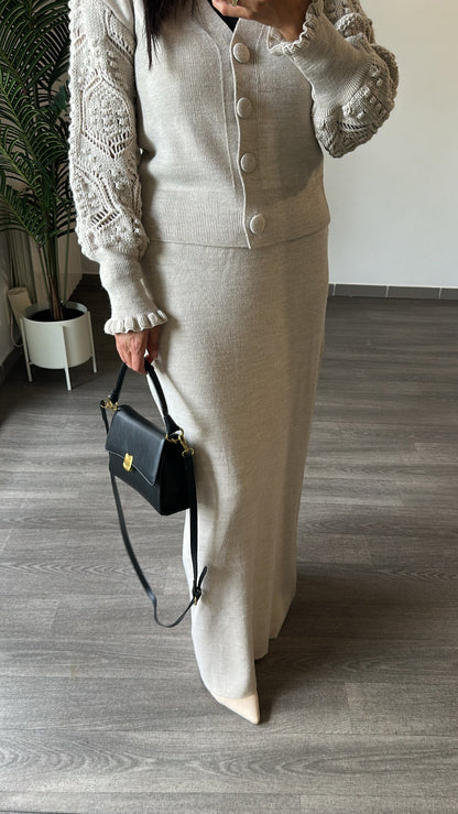 Ensemble cardigan et jupe beige