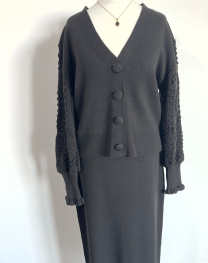 Ensemble cardigan et jupe noir