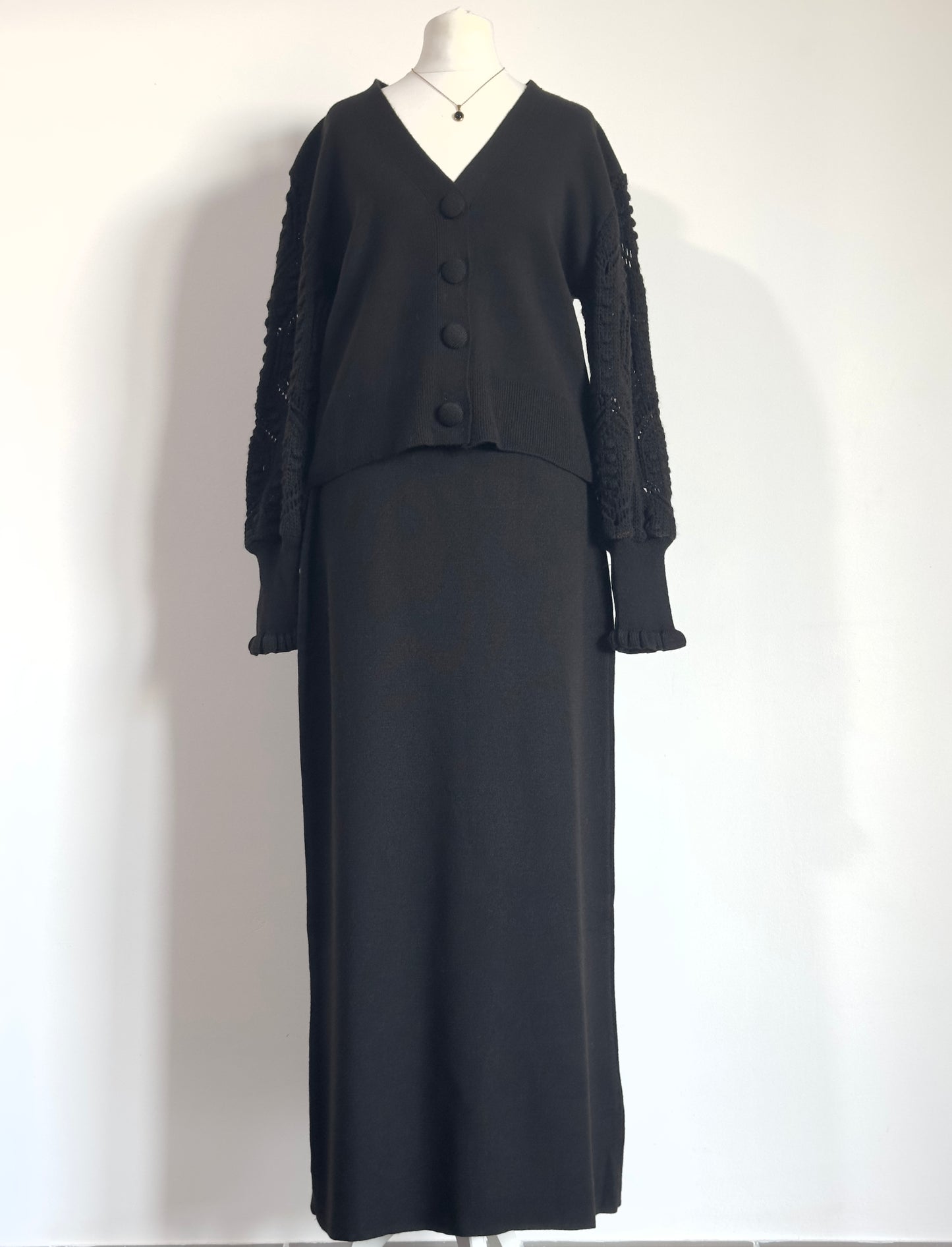 Ensemble cardigan et jupe noir