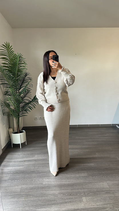 Ensemble cardigan et jupe beige