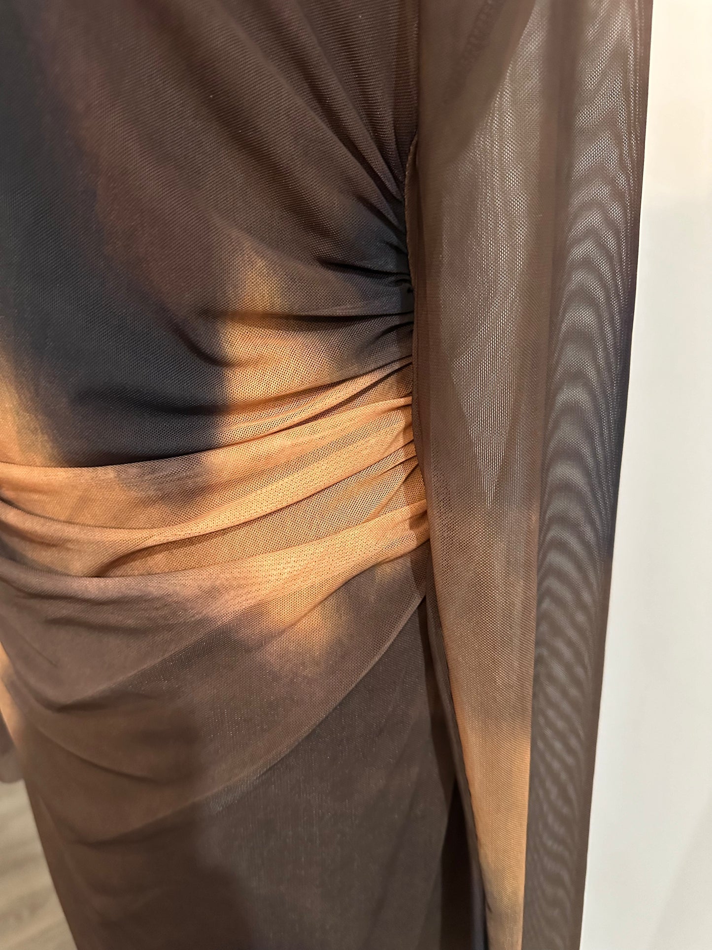 Robe en tulle à manches basse