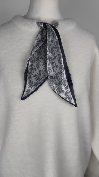 Pull foulard intégré