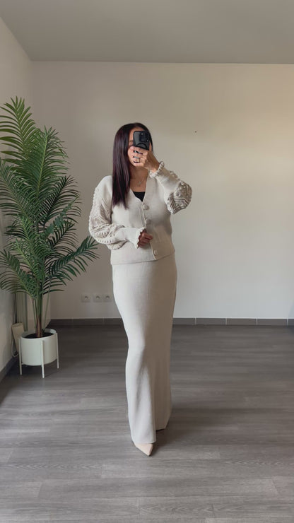 Ensemble cardigan et jupe beige
