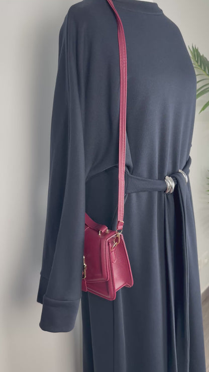 Robe longue ceinturée bleu marine