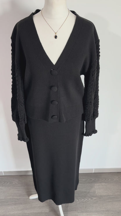 Ensemble cardigan et jupe noir